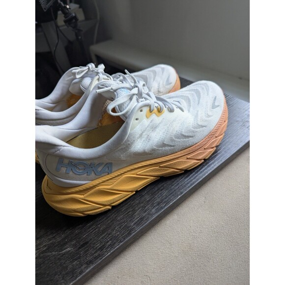 Women's Hoka Arahi 6 Wide Athletic Shoes *Great Condition* Size 8 D Light Gray - Picture 2 of 11